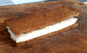 cream bisuit sandwich